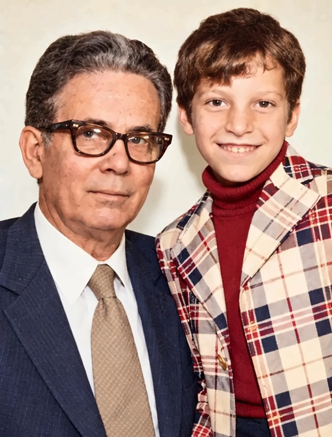 Alessandro Eleuterio con su nieto Carlos de niño